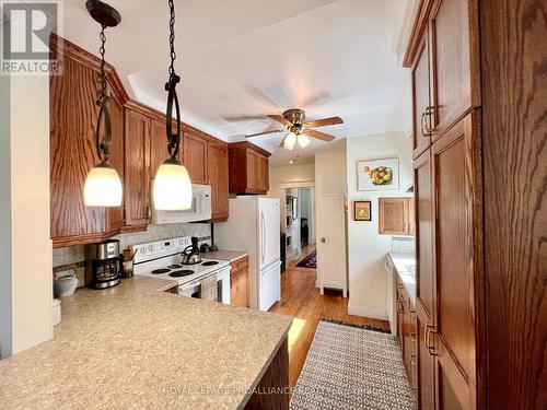 328 Foster Avenue, Belleville, ON - Indoor Photo Showing Kitchen