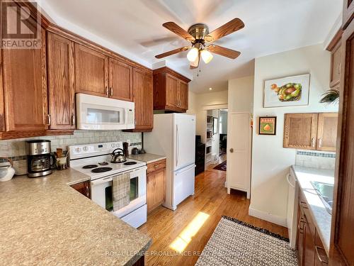 328 Foster Avenue, Belleville, ON - Indoor Photo Showing Kitchen