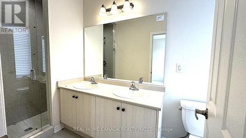 2098 Fairmont Common, Burlington, ON - Indoor Photo Showing Bathroom