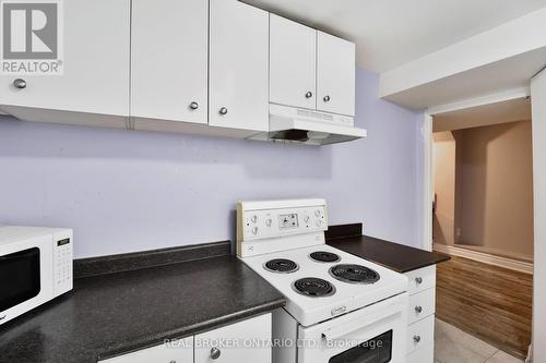 7475 Goreway Drive, Mississauga, ON - Indoor Photo Showing Kitchen