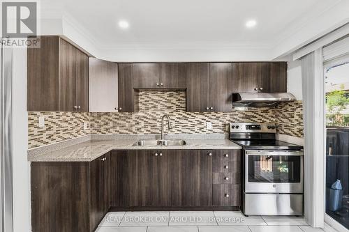 7475 Goreway Drive, Mississauga, ON - Indoor Photo Showing Kitchen With Double Sink With Upgraded Kitchen