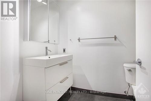 403 - 364 Cooper Street, Ottawa, ON - Indoor Photo Showing Bathroom