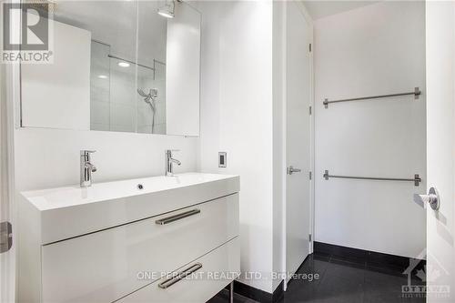 403 - 364 Cooper Street, Ottawa, ON - Indoor Photo Showing Bathroom