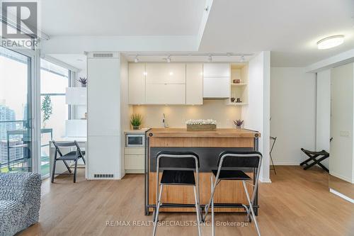 3012 - 125 Peter Street, Toronto, ON - Indoor