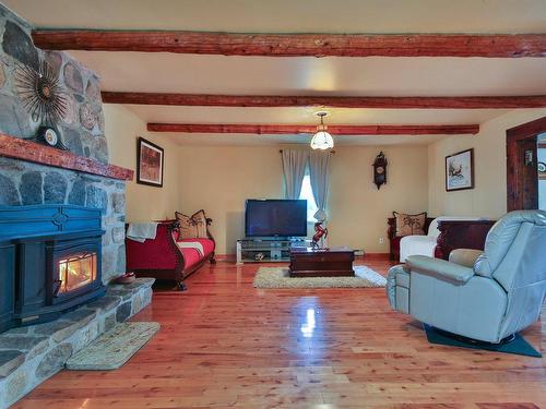 Salon - 371 Ch. De La Grande-Ligne E., Saint-Jean-Sur-Richelieu, QC - Indoor Photo Showing Living Room With Fireplace