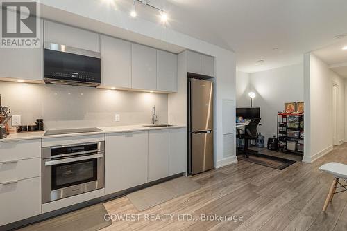 1126 - 9 Clegg Road, Markham, ON - Indoor Photo Showing Kitchen With Upgraded Kitchen