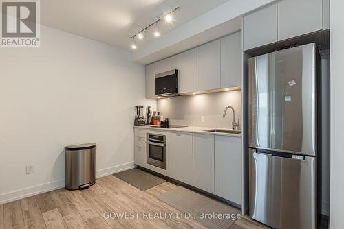 1126 - 9 Clegg Road, Markham, ON - Indoor Photo Showing Kitchen