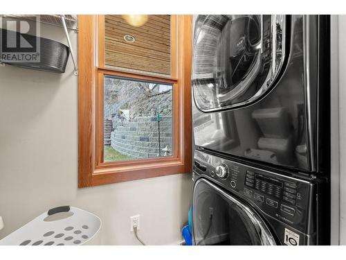 4752 Uplands Drive, Kamloops, BC - Indoor Photo Showing Laundry Room