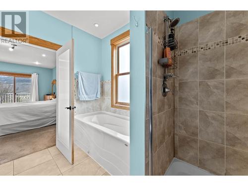 4752 Uplands Drive, Kamloops, BC - Indoor Photo Showing Bathroom