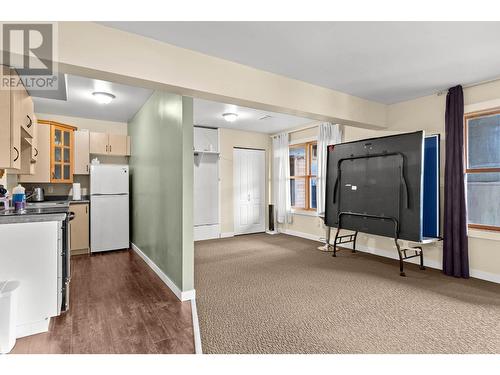 4752 Uplands Drive, Kamloops, BC - Indoor Photo Showing Kitchen