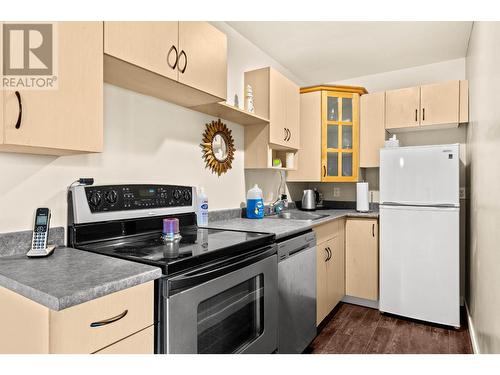 4752 Uplands Drive, Kamloops, BC - Indoor Photo Showing Kitchen