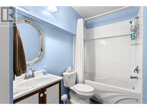 4752 Uplands Drive, Kamloops, BC - Indoor Photo Showing Bathroom