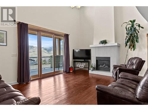 4752 Uplands Drive, Kamloops, BC - Indoor Photo Showing Living Room With Fireplace