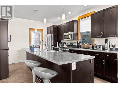 4752 Uplands Drive, Kamloops, BC - Indoor Photo Showing Kitchen With Double Sink With Upgraded Kitchen