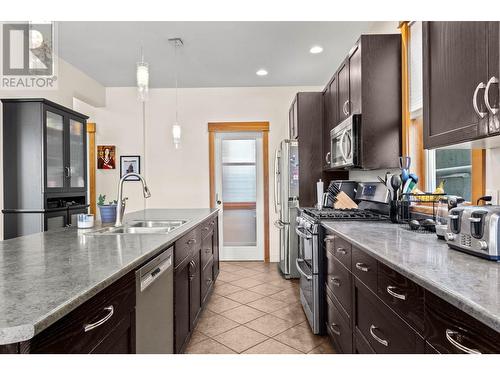 4752 Uplands Drive, Kamloops, BC - Indoor Photo Showing Kitchen