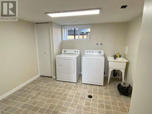 3013 11Th Street, Vernon, BC - Indoor Photo Showing Laundry Room