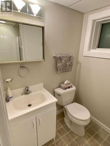 3013 11Th Street, Vernon, BC - Indoor Photo Showing Bathroom