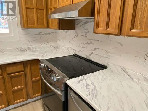 3013 11Th Street, Vernon, BC - Indoor Photo Showing Kitchen