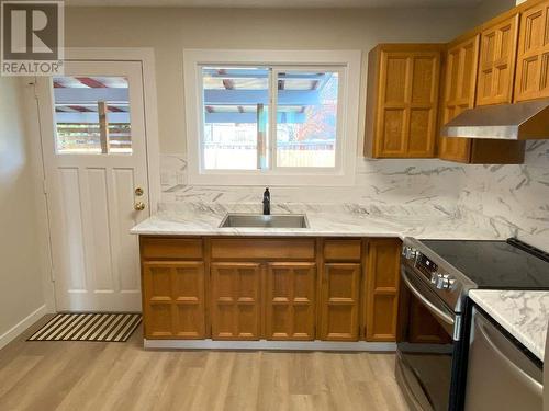 3013 11Th Street, Vernon, BC - Indoor Photo Showing Kitchen