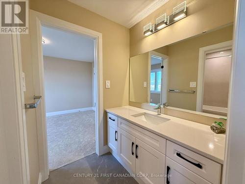 1561 Wright Crescent, London, ON - Indoor Photo Showing Bathroom