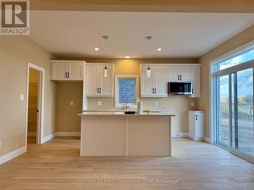 1561 Wright Crescent, London, ON - Indoor Photo Showing Kitchen