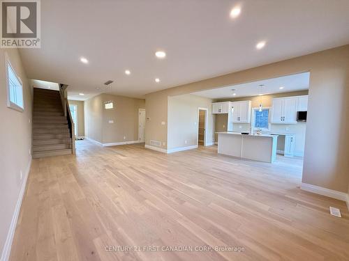 1561 Wright Crescent, London, ON - Indoor