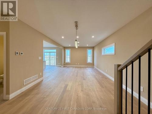 1561 Wright Crescent, London, ON - Indoor Photo Showing Other Room