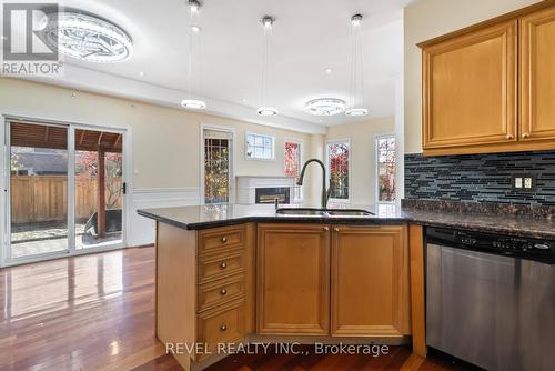 40 Sandford Crescent, Whitby, ON - Indoor Photo Showing Kitchen