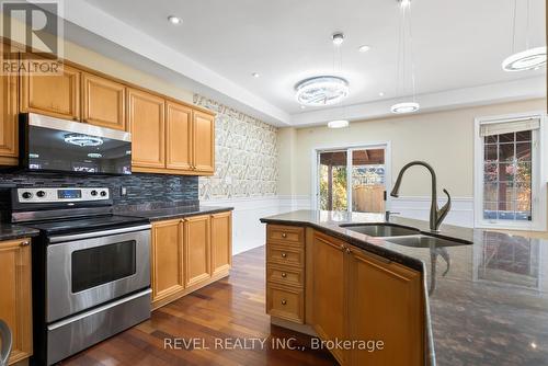 40 Sandford Crescent, Whitby, ON - Indoor Photo Showing Kitchen With Stainless Steel Kitchen With Double Sink With Upgraded Kitchen