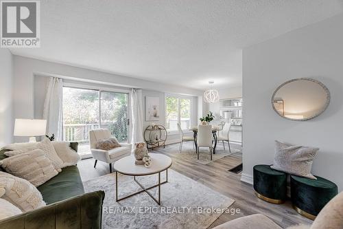 6759 Segovia Road, Mississauga, ON - Indoor Photo Showing Living Room