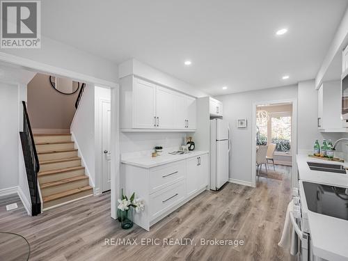 6759 Segovia Road, Mississauga, ON - Indoor Photo Showing Kitchen