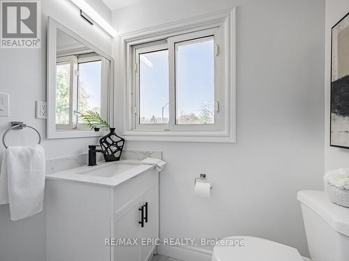 6759 Segovia Road, Mississauga, ON - Indoor Photo Showing Bathroom