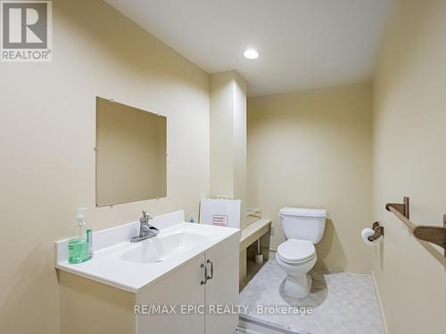 6759 Segovia Road, Mississauga, ON - Indoor Photo Showing Bathroom