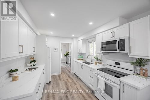 6759 Segovia Road, Mississauga, ON - Indoor Photo Showing Kitchen With Double Sink