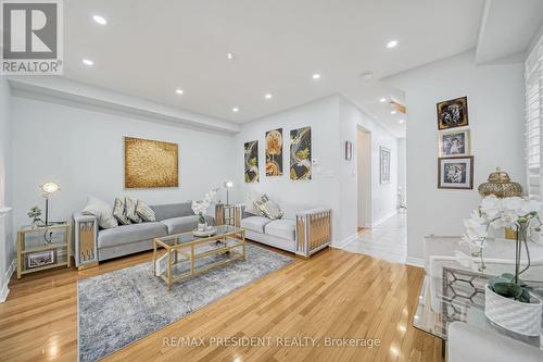 101 Seahorse Avenue, Brampton, ON - Indoor Photo Showing Living Room