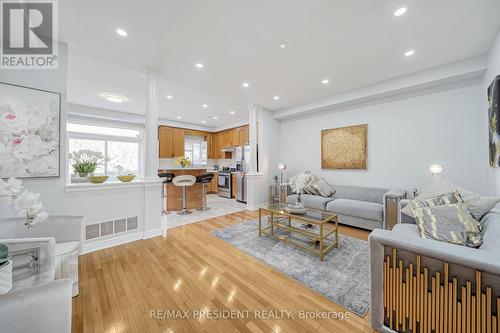 101 Seahorse Avenue, Brampton, ON - Indoor Photo Showing Living Room