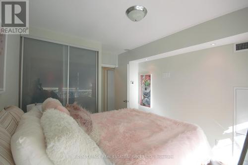 Th1 - 4065 Brickstone Mews, Mississauga, ON - Indoor Photo Showing Bedroom