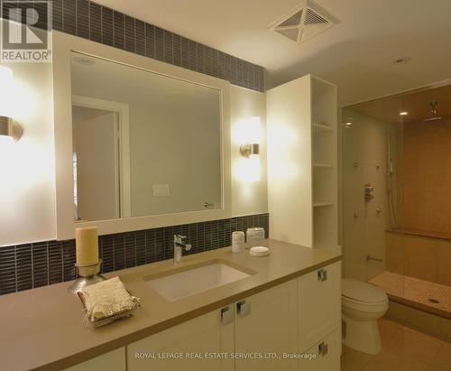 Th1 - 4065 Brickstone Mews, Mississauga, ON - Indoor Photo Showing Bathroom