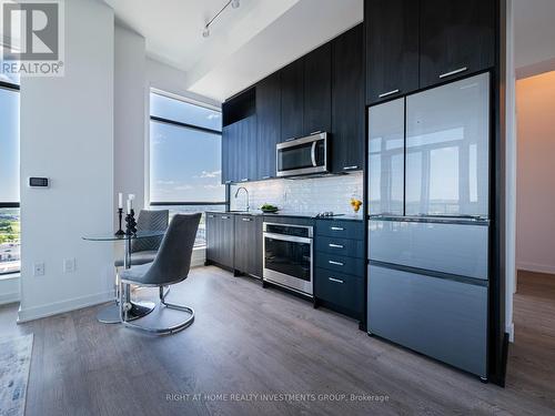 Ph04 - 120 Eagle Rock Way, Vaughan, ON - Indoor Photo Showing Kitchen