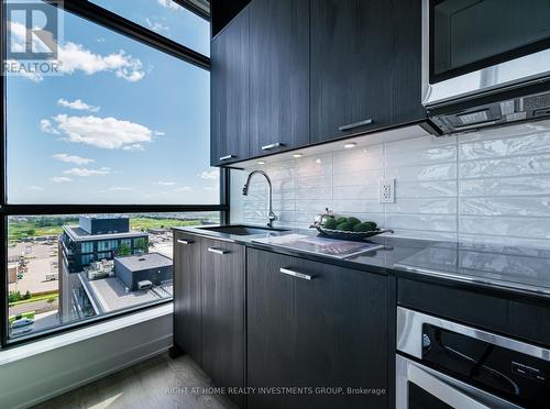 Ph04 - 120 Eagle Rock Way, Vaughan, ON - Indoor Photo Showing Kitchen With Upgraded Kitchen