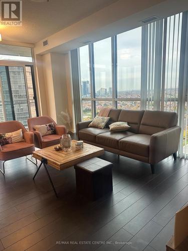 1404 - 75 Eglinton Avenue, Mississauga, ON - Indoor Photo Showing Living Room