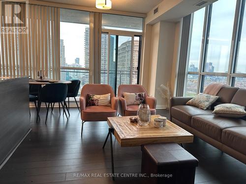 1404 - 75 Eglinton Avenue, Mississauga, ON - Indoor Photo Showing Living Room