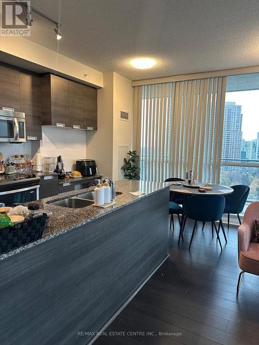 1404 - 75 Eglinton Avenue, Mississauga, ON - Indoor Photo Showing Kitchen With Stainless Steel Kitchen With Double Sink