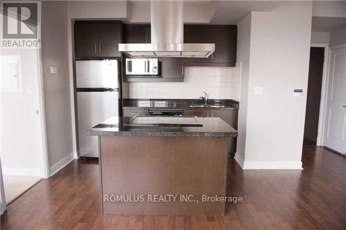 3303 - 60 Absolute Avenue, Mississauga, ON - Indoor Photo Showing Kitchen