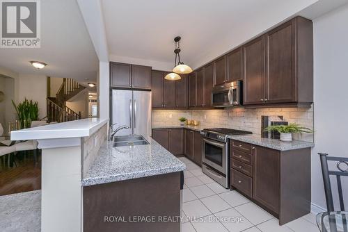 1512 Haws Crescent, Milton, ON - Indoor Photo Showing Kitchen With Double Sink With Upgraded Kitchen