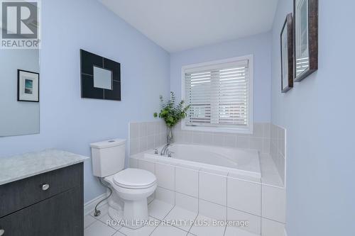 1512 Haws Crescent, Milton, ON - Indoor Photo Showing Bathroom