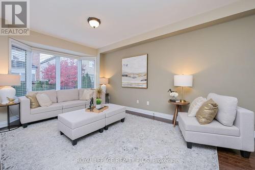 1512 Haws Crescent, Milton, ON - Indoor Photo Showing Living Room