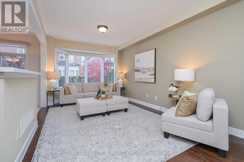 1512 Haws Crescent, Milton, ON - Indoor Photo Showing Living Room