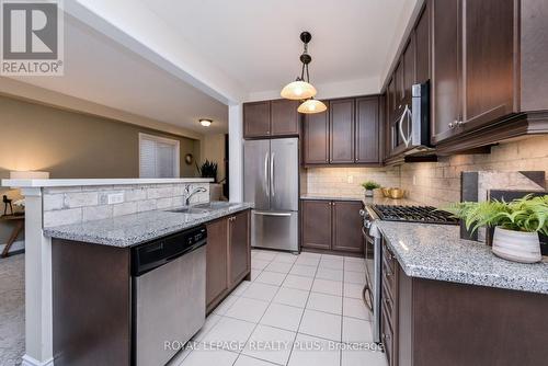 1512 Haws Crescent, Milton, ON - Indoor Photo Showing Kitchen With Upgraded Kitchen