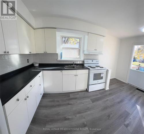 16 Elizabeth Street, Halton Hills, ON - Indoor Photo Showing Kitchen With Double Sink